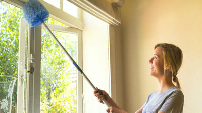 How to Clean Hard-to-Reach Windows Safely at Home